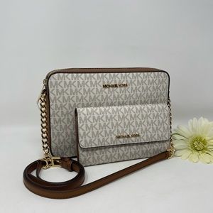Michael Kors Jet Set ItemLG EW Crossbody